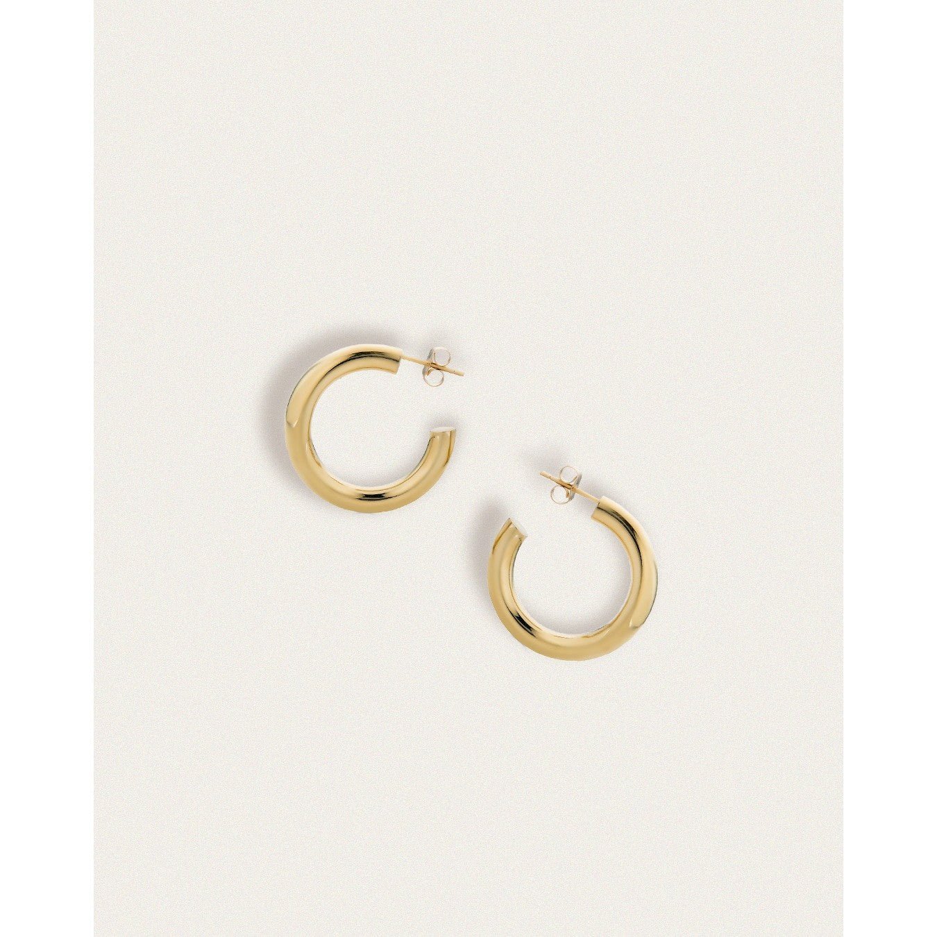 When to Wear Hoop Earrings - Alexis Jae Jewelry