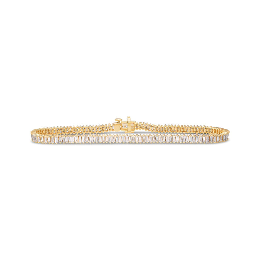 Simple gold plated bracelet with gold plated details -